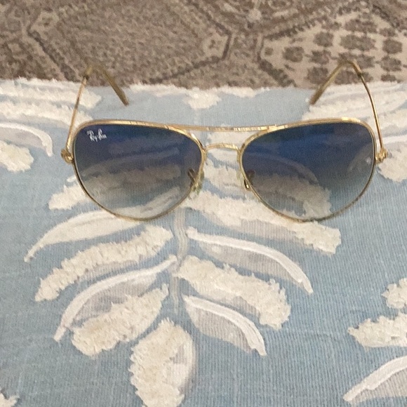Ray ban aviators, gold frame, blue ombré lenses, no scratches. - Picture 2 of 2